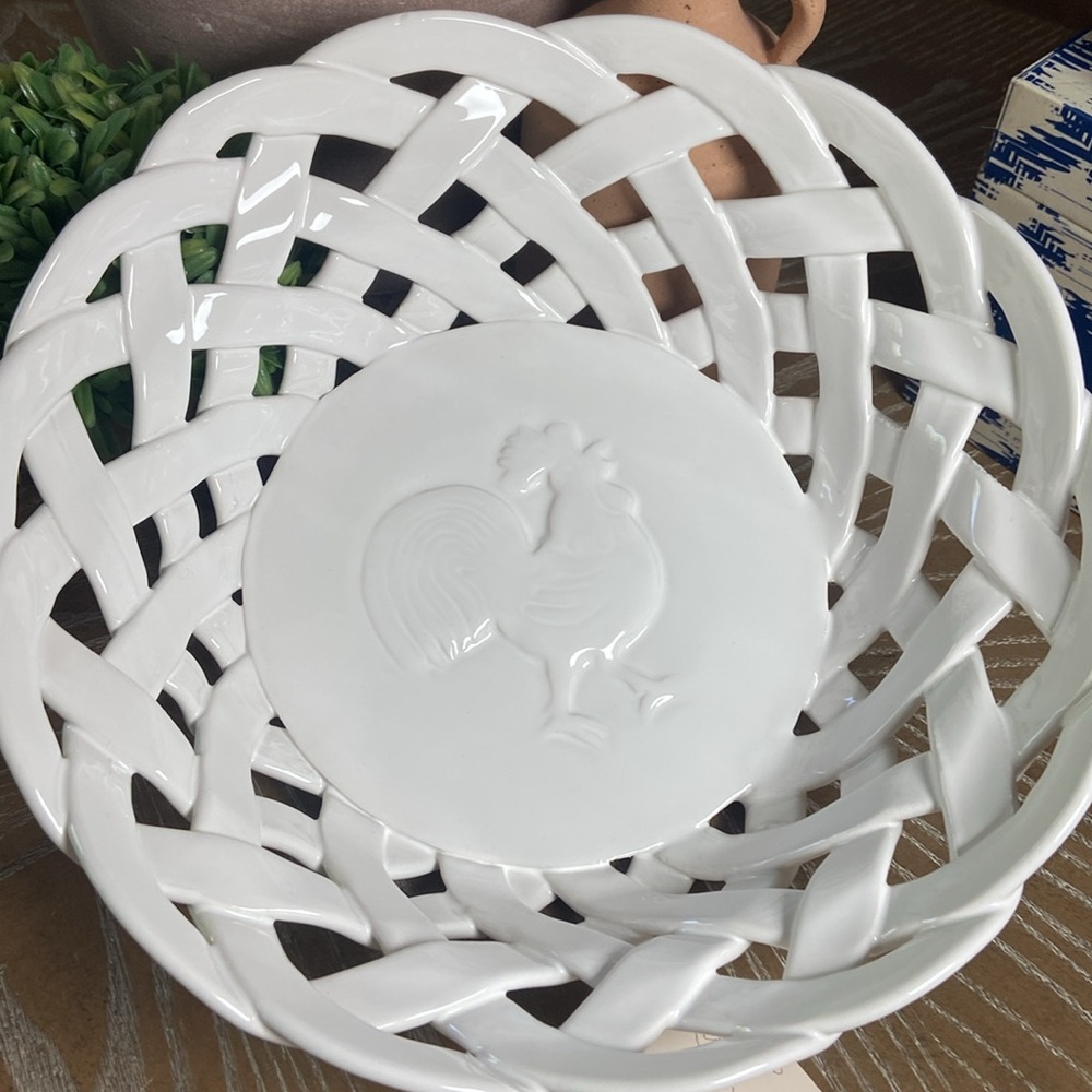 NEW! Farmhouse Rooster Creamy White Ceramic Italian Pottery Braided Basket Bowl - Picture 9 of 10